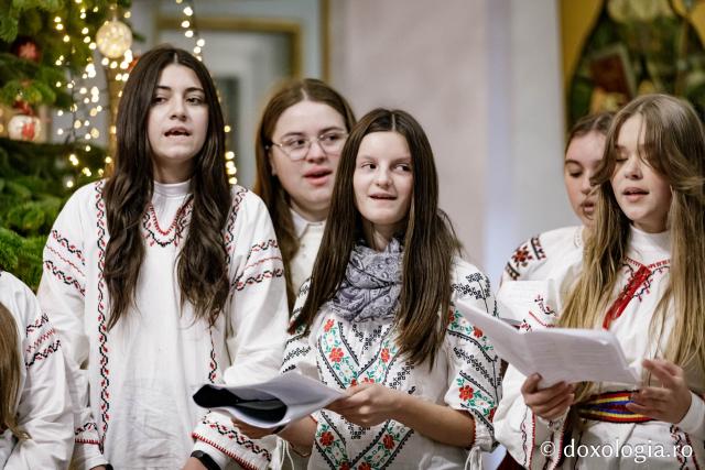 (Foto) Școala Profesională Focuri – Colindători la Reședința Mitropolitană 2024