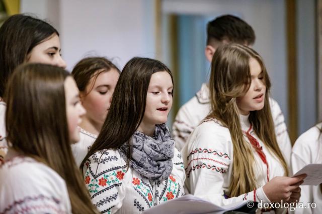 (Foto) Școala Profesională Focuri – Colindători la Reședința Mitropolitană 2024