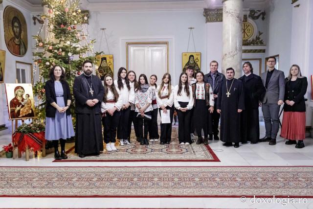 (Foto) Școala Profesională Focuri – Colindători la Reședința Mitropolitană 2024