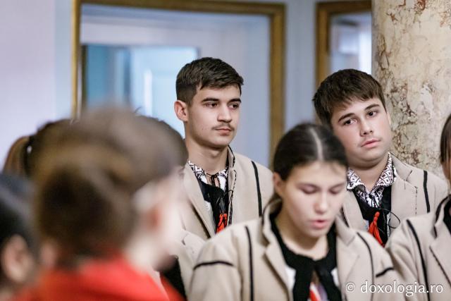 (Foto) Satul Scânteia – Colindători la Reședința Mitropolitană 2024