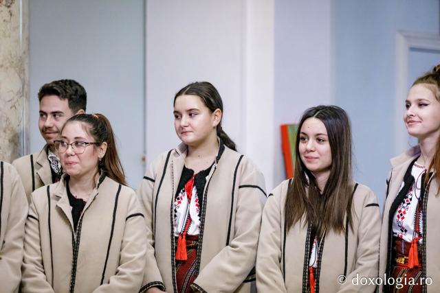 (Foto) Satul Scânteia – Colindători la Reședința Mitropolitană 2024