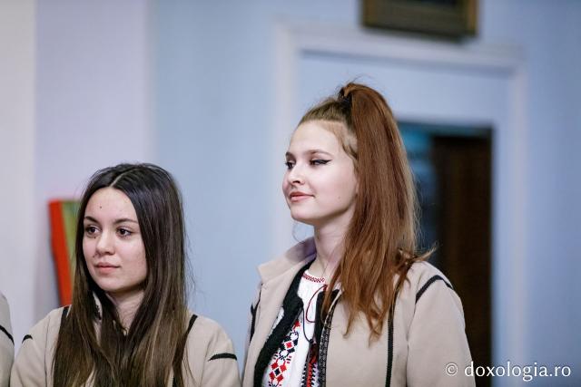 (Foto) Satul Scânteia – Colindători la Reședința Mitropolitană 2024