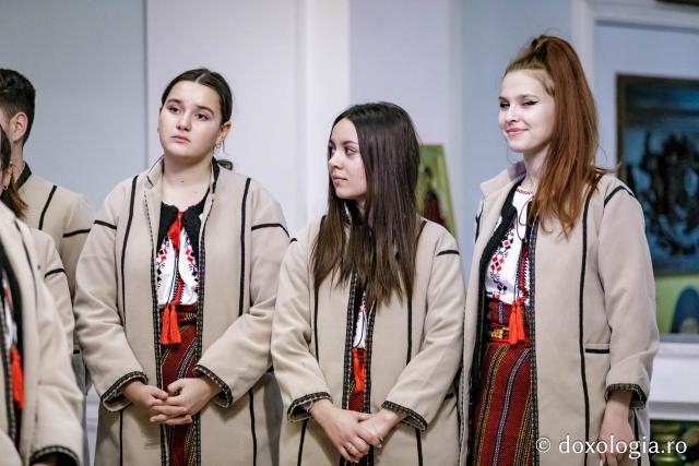 (Foto) Satul Scânteia – Colindători la Reședința Mitropolitană 2024