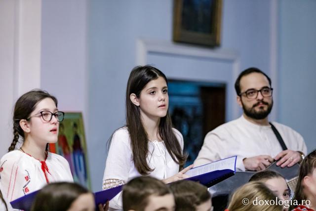 (Foto) Corul Prodromița, Parohia Lunca Cetățuii ll – Colindători la Reședința Mitropolitană 2024