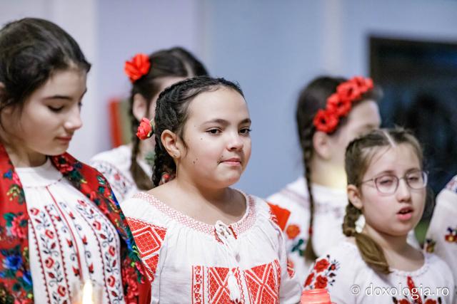 (Foto) Colegiul „Mihail Sadoveanu” din Pașcani  – Colindători la Reședința Mitropolitană 2024