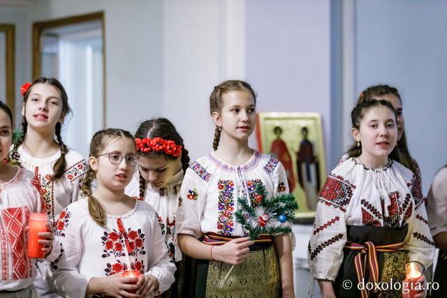 (Foto) Colegiul „Mihail Sadoveanu” din Pașcani  – Colindători la Reședința Mitropolitană 2024