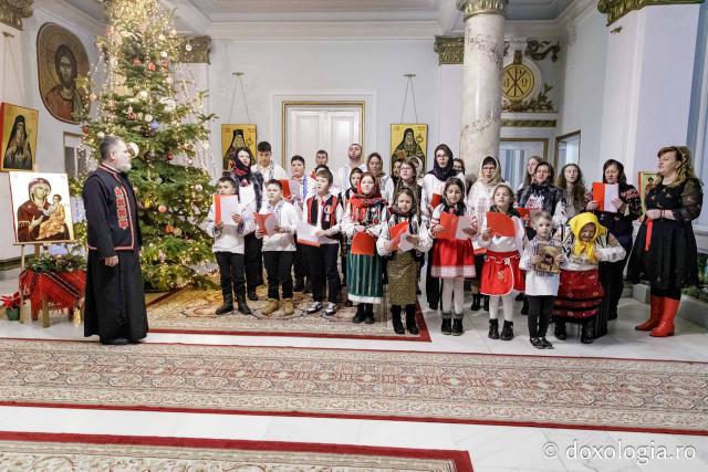 Parohia „Adormirea Maicii Domnului” din satul Brătești – Colindători la Reședința Mitropolitană 2024 (Foto) Parohia „Adormirea Maicii Domnului” din satul Brătești – Colindători la Reședința Mitropolitană 2024