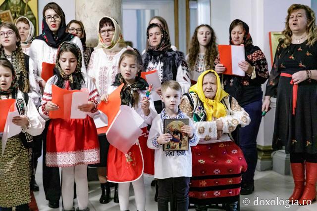 Parohia „Adormirea Maicii Domnului” din satul Brătești – Colindători la Reședința Mitropolitană 2024 (Foto) Parohia „Adormirea Maicii Domnului” din satul Brătești – Colindători la Reședința Mitropolitană 2024