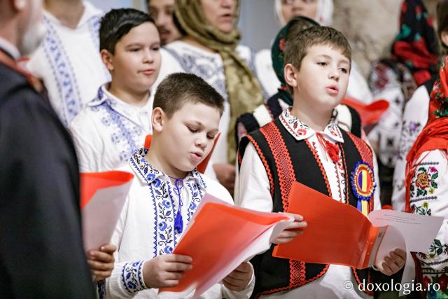Parohia „Adormirea Maicii Domnului” din satul Brătești – Colindători la Reședința Mitropolitană 2024 (Foto) Parohia „Adormirea Maicii Domnului” din satul Brătești – Colindători la Reședința Mitropolitană 2024