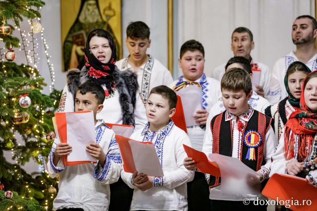 Parohia „Adormirea Maicii Domnului” din satul Brătești – Colindători la Reședința Mitropolitană 2024 (Foto) Parohia „Adormirea Maicii Domnului” din satul Brătești – Colindători la Reședința Mitropolitană 2024