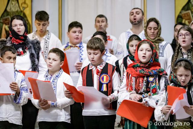 Parohia „Adormirea Maicii Domnului” din satul Brătești – Colindători la Reședința Mitropolitană 2024 (Foto) Parohia „Adormirea Maicii Domnului” din satul Brătești – Colindători la Reședința Mitropolitană 2024