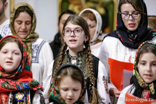 Parohia „Adormirea Maicii Domnului” din satul Brătești – Colindători la Reședința Mitropolitană 2024 (Foto) Parohia „Adormirea Maicii Domnului” din satul Brătești – Colindători la Reședința Mitropolitană 2024