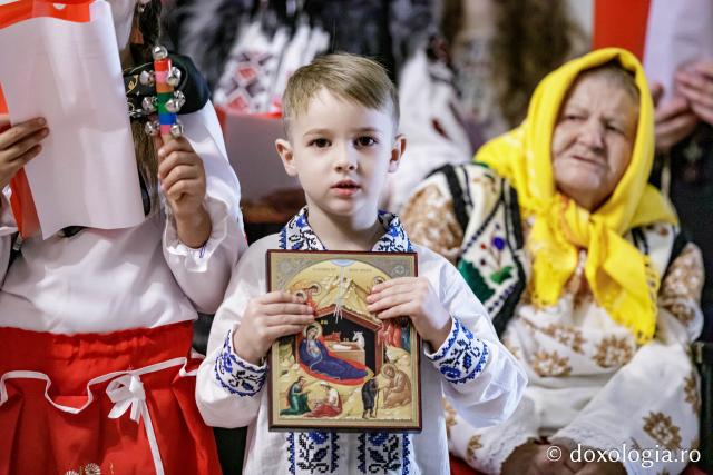 Parohia „Adormirea Maicii Domnului” din satul Brătești – Colindători la Reședința Mitropolitană 2024 (Foto) Parohia „Adormirea Maicii Domnului” din satul Brătești – Colindători la Reședința Mitropolitană 2024