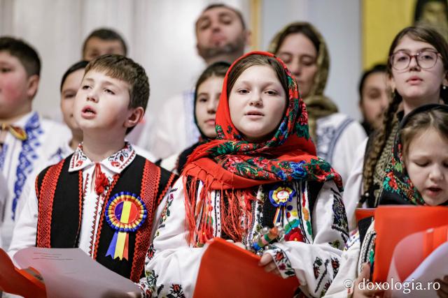 Parohia „Adormirea Maicii Domnului” din satul Brătești – Colindători la Reședința Mitropolitană 2024 (Foto) Parohia „Adormirea Maicii Domnului” din satul Brătești – Colindători la Reședința Mitropolitană 2024