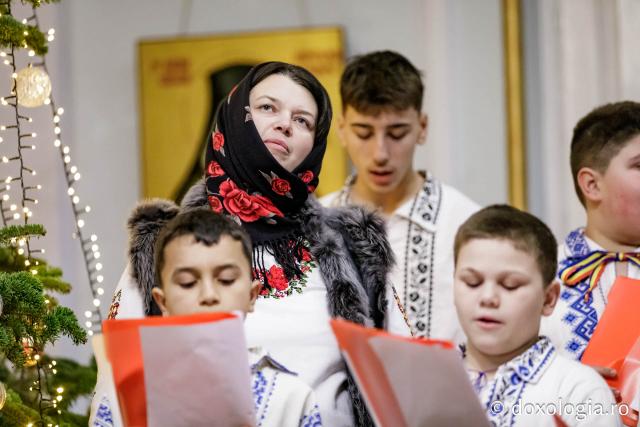 Parohia „Adormirea Maicii Domnului” din satul Brătești – Colindători la Reședința Mitropolitană 2024 (Foto) Parohia „Adormirea Maicii Domnului” din satul Brătești – Colindători la Reședința Mitropolitană 2024