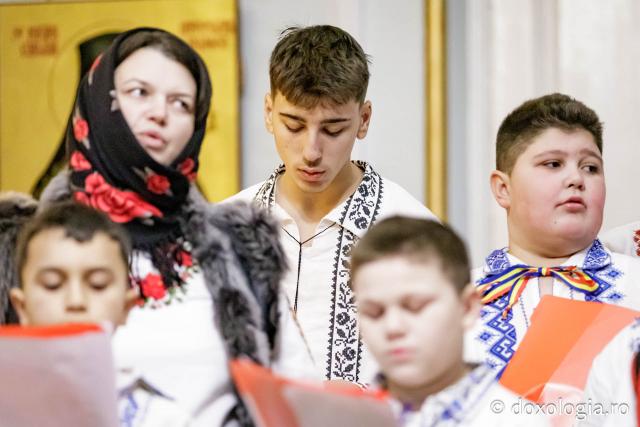 Parohia „Adormirea Maicii Domnului” din satul Brătești – Colindători la Reședința Mitropolitană 2024 (Foto) Parohia „Adormirea Maicii Domnului” din satul Brătești – Colindători la Reședința Mitropolitană 2024