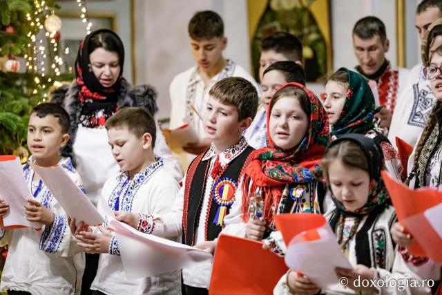 Parohia „Adormirea Maicii Domnului” din satul Brătești – Colindători la Reședința Mitropolitană 2024 (Foto) Parohia „Adormirea Maicii Domnului” din satul Brătești – Colindători la Reședința Mitropolitană 2024