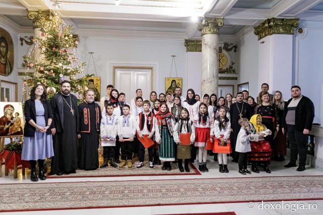 (Foto) Parohia „Adormirea Maicii Domnului” din satul Brătești – Colindători la Reședința Mitropolitană 2024