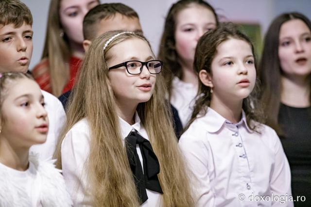 (Foto) Parohia Movileni – Colindători la Reședința Mitropolitană 2024
