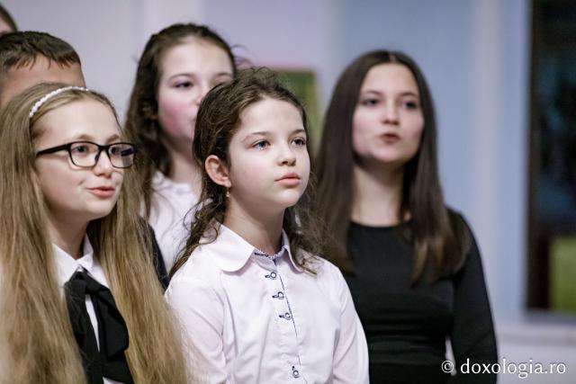 (Foto) Parohia Movileni – Colindători la Reședința Mitropolitană 2024
