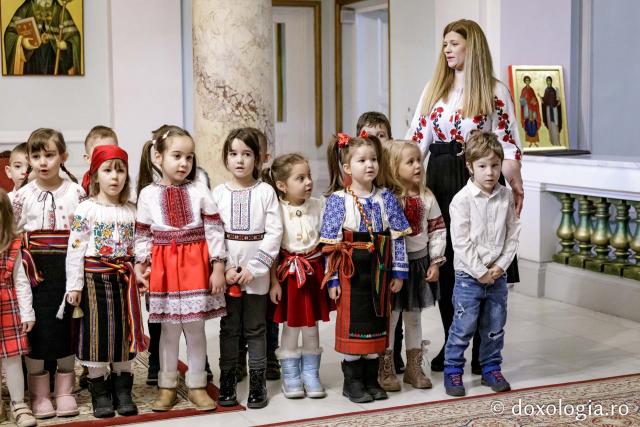 (Foto) Grădinița 26 din Iași, grupa mare – Colindători la Reședința Mitropolitană 2024