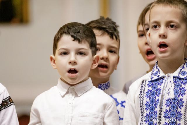 (Foto) Grădinița 26 din Iași, grupa mare – Colindători la Reședința Mitropolitană 2024
