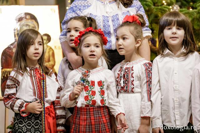 (Foto) Grădinița 26 din Iași, grupa mare – Colindători la Reședința Mitropolitană 2024