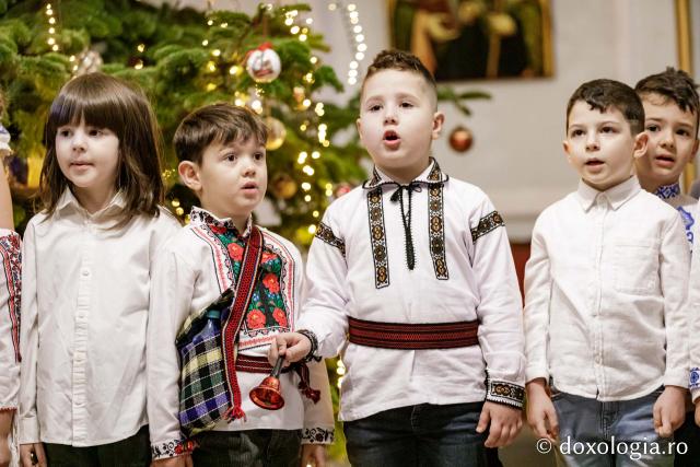 (Foto) Grădinița 26 din Iași, grupa mare – Colindători la Reședința Mitropolitană 2024