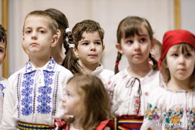 (Foto) Grădinița 26 din Iași, grupa mare – Colindători la Reședința Mitropolitană 2024
