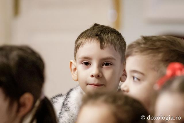 (Foto) Grădinița 26 din Iași, grupa mare – Colindători la Reședința Mitropolitană 2024