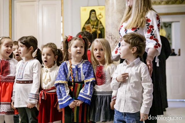 (Foto) Grădinița 26 din Iași, grupa mare – Colindători la Reședința Mitropolitană 2024