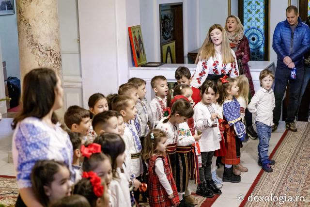 (Foto) Grădinița 26 din Iași, grupa mare – Colindători la Reședința Mitropolitană 2024
