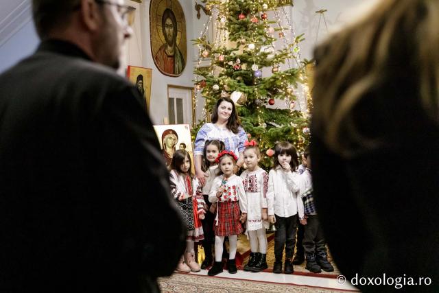 (Foto) Grădinița 26 din Iași, grupa mare – Colindători la Reședința Mitropolitană 2024