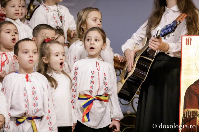 (Foto) Grădinița cu program prelungit nr. 27, Iași – Colindători la Reședința Mitropolitană 2024