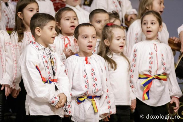 (Foto) Grădinița cu program prelungit nr. 27, Iași – Colindători la Reședința Mitropolitană 2024
