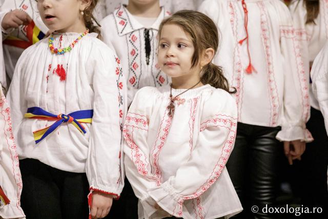 (Foto) Grădinița cu program prelungit nr. 27, Iași – Colindători la Reședința Mitropolitană 2024