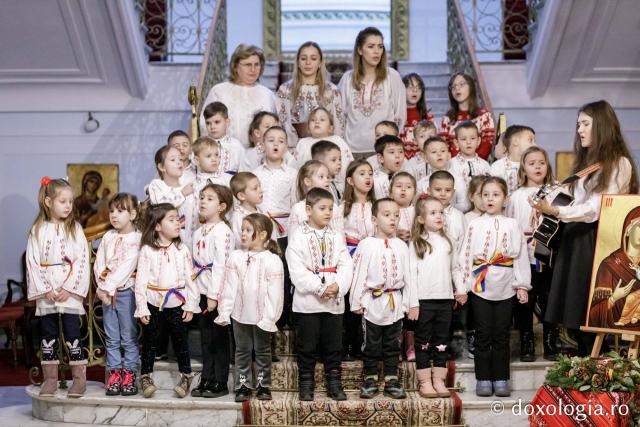 (Foto) Grădinița cu program prelungit nr. 27, Iași – Colindători la Reședința Mitropolitană 2024