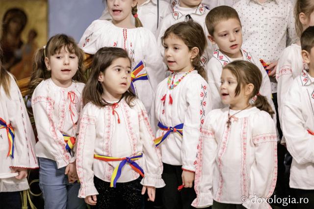 (Foto) Grădinița cu program prelungit nr. 27, Iași – Colindători la Reședința Mitropolitană 2024