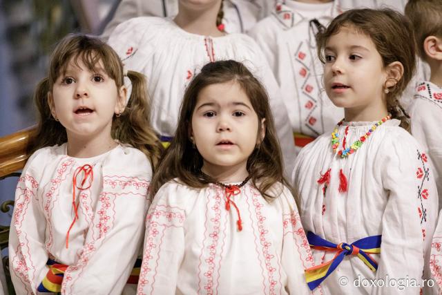 (Foto) Grădinița cu program prelungit nr. 27, Iași – Colindători la Reședința Mitropolitană 2024