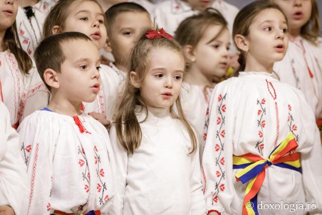 (Foto) Grădinița cu program prelungit nr. 27, Iași – Colindători la Reședința Mitropolitană 2024