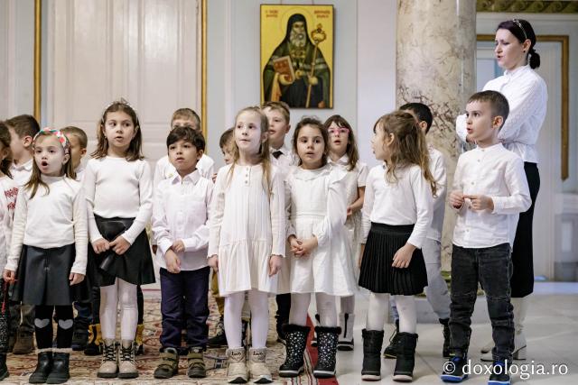 (Foto) Grădinița cu program prelungit nr. 25 Iași – Colindători la Reședința Mitropolitană 2024
