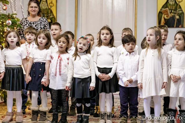 (Foto) Grădinița cu program prelungit nr. 25 Iași – Colindători la Reședința Mitropolitană 2024