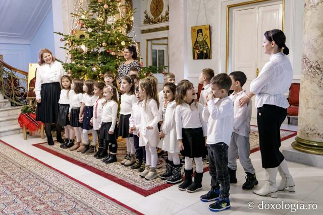 (Foto) Grădinița cu program prelungit nr. 25 Iași – Colindători la Reședința Mitropolitană 2024
