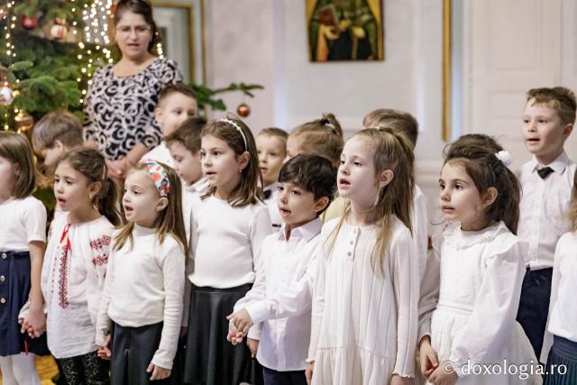 (Foto) Grădinița cu program prelungit nr. 25 Iași – Colindători la Reședința Mitropolitană 2024