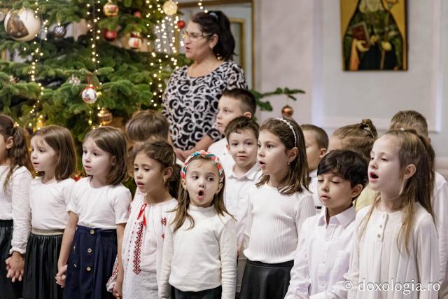 (Foto) Grădinița cu program prelungit nr. 25 Iași – Colindători la Reședința Mitropolitană 2024