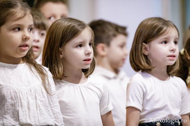 (Foto) Grădinița cu program prelungit nr. 25 Iași – Colindători la Reședința Mitropolitană 2024