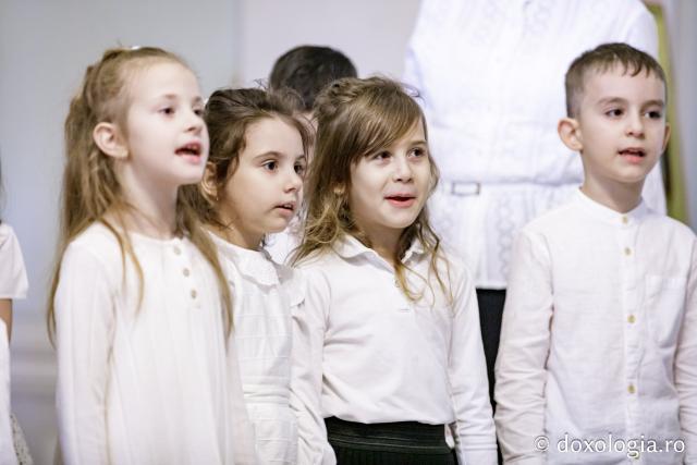 (Foto) Grădinița cu program prelungit nr. 25 Iași – Colindători la Reședința Mitropolitană 2024