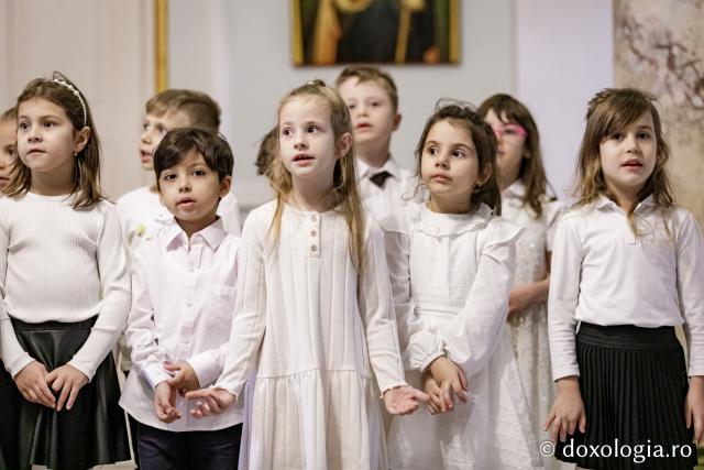 (Foto) Grădinița cu program prelungit nr. 25 Iași – Colindători la Reședința Mitropolitană 2024