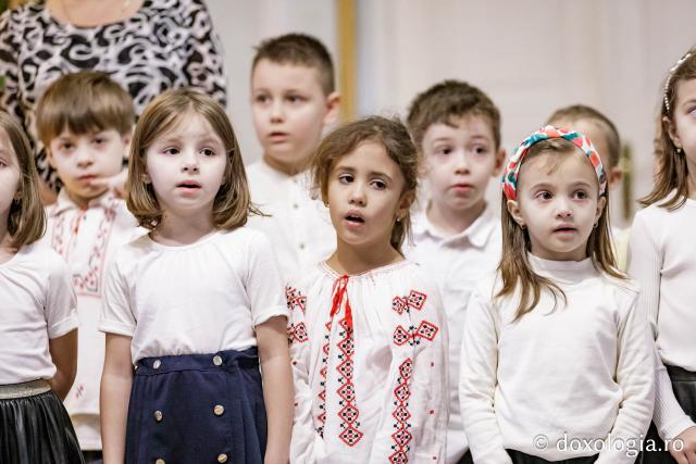 (Foto) Grădinița cu program prelungit nr. 25 Iași – Colindători la Reședința Mitropolitană 2024