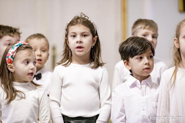 (Foto) Grădinița cu program prelungit nr. 25 Iași – Colindători la Reședința Mitropolitană 2024